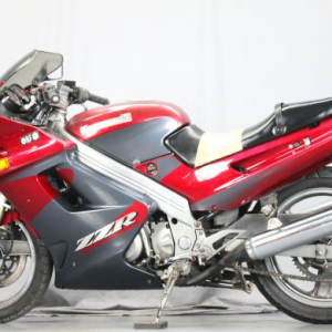 Мотоцикл с которого был снят двигатель Kawasaki ZZR 250 EX250EE