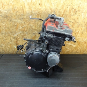 Контрактный двигатель б/у для мотоцикла Suzuki Bandit 250V J708 вид сбоку
