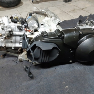 Контрактный двигатель б/у для мотоцикла Suzuki burgman AN400 K415 вид сбоку, слева