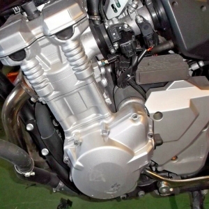 Контрактный двигатель б/у Suzuki GSF1250 Bandit W705 вид сбоку, слева