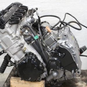 Контрактный двигатель б/у Suzuki GSX-R 1000 T708 вид сбоку, слева