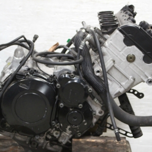 Контрактный двигатель б/у Suzuki GSX-R 1000 T708 вид сбоку, справа