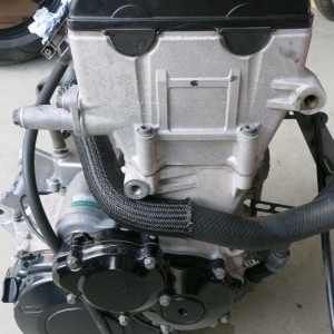 Контрактный двигатель Suzuki GSX-R1000 T711 вид сбоку, справа