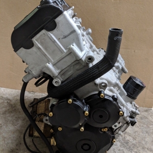 Контрактный двигатель Suzuki GSX-R1000 T715 вид сбоку, справа
