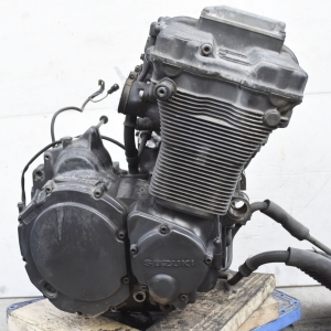 Контрактный двигатель Suzuki GSX-R1100 V710 вид сбоку, справа