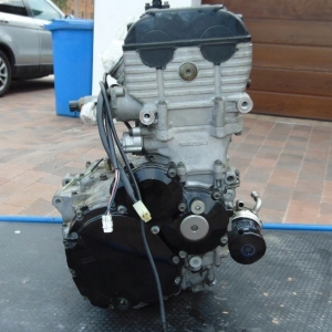 Контрактный двигатель Suzuki GSX-R750 Srad R726 вид сбоку, справа