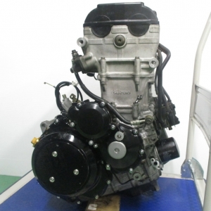 Контрактный двигатель б/у Suzuki GSX1300R Hayabusa W701 вид сбоку, справа