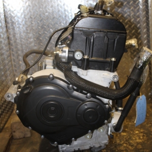 Контрактный двигатель Suzuki GSX-R600 N735 вид сбоку, справа