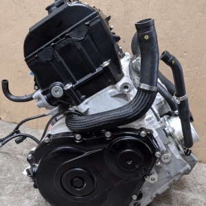 Контрактный двигатель Suzuki GSX-R600 N747 вид сбоку, справа