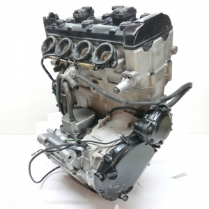 Контрактный двигатель б/у Suzuki GSXR 750 R741 вид сбоку, сзади