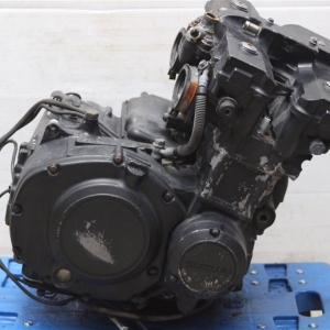 Контрактный двигатель б/у Suzuki GSX-R400 K701 вид сбоку, справа