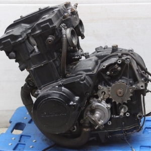 Контрактный двигатель б/у Suzuki GSX-R400 K701 вид сбоку, слева