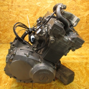 Контрактный двигатель б/у Suzuki GSX-R400 K709 вид сбоку, справа