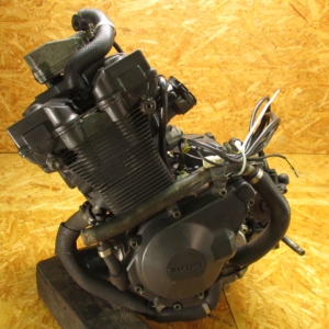 Контрактный двигатель б/у Suzuki GSX-R400 K709 вид сбоку, слева