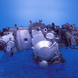 Контрактный двигатель б/у Suzuki Skywave AN250 Burgman J429 вид сбоку, справа