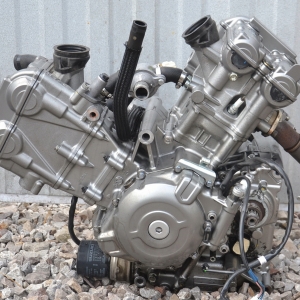 Контрактный двигатель Suzuki SV650 P511 вид сбоку, слева