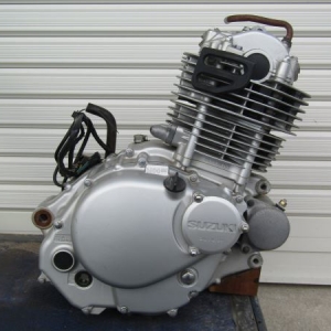 Контрактный двигатель б/у Suzuki TU250 Volty J438 вид  справа, сбоку
