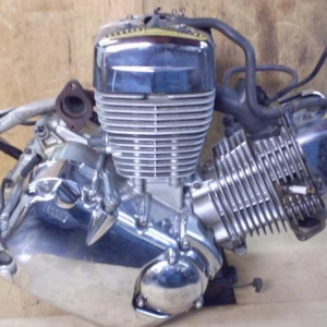 Контрактный двигатель Suzuki Intruder 250 J506 вид сбоку, справа