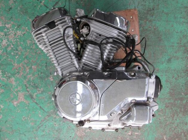 Контрактный двигатель б/у Suzuki VS400 Intruder K506 вид сбоку, слева