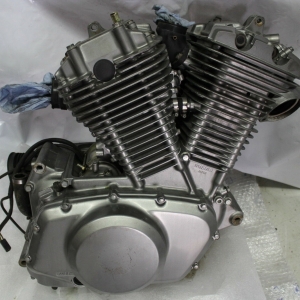Контрактный двигатель Suzuki VX800 S501 вид сбоку, справа