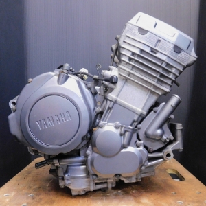 Контрактный двигатель Yamaha XTZ 750 Super Tenere 3LD вид сбоку, справа
