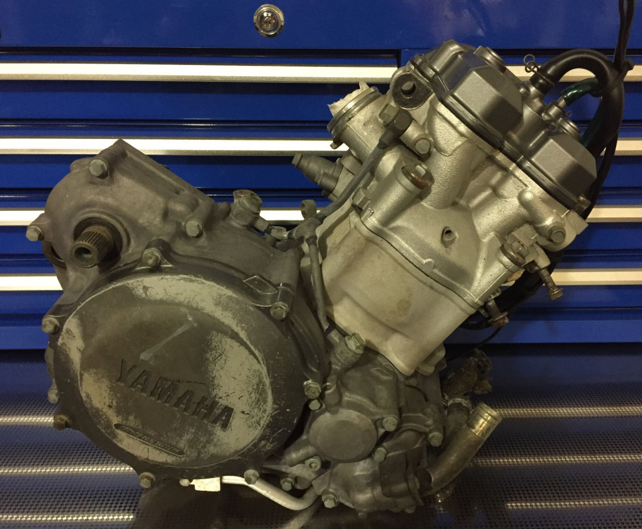 Двигатели б у москва. Yamaha YZ 450 двигатель. Двигатель Ямаха мотор 250 кубов. Двигатель Yamaha YZF 450. Двигатель Yamaha yz250 2т.