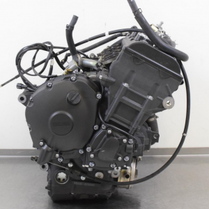 Двигатель контрактный для Yamaha YZF R1 N520E вид справа