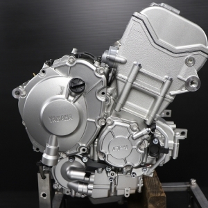 Контрактный двигатель для Yamaha YZF R1 N527E вид сбоку, справа