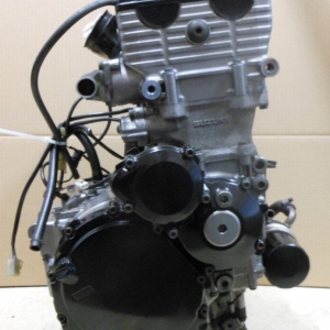 Контрактный двигатель Suzuki GSX-R600 Srad N714 вид сбоку, справа